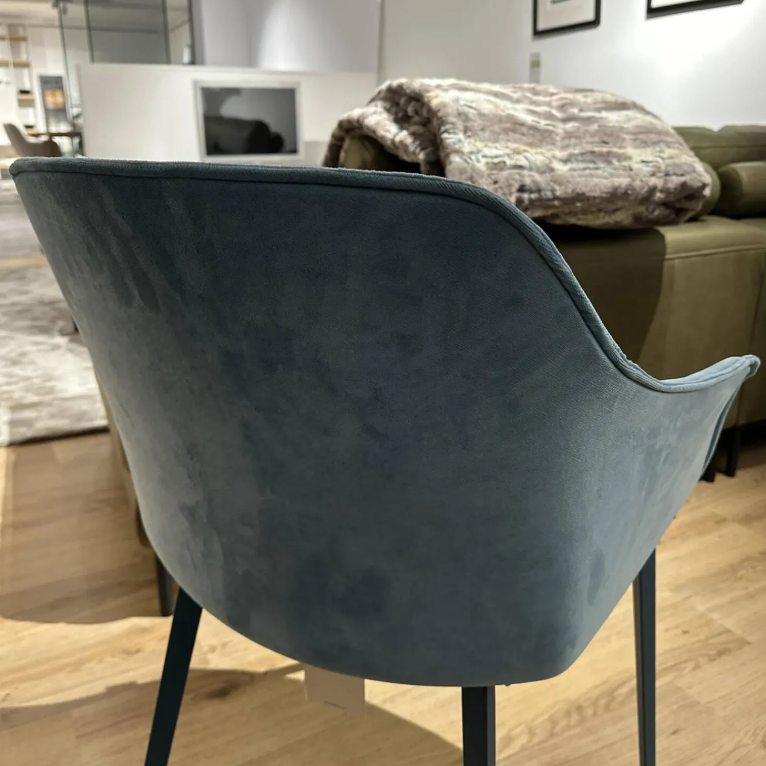 Mobliberica Stuhlsets|4er-Set Armlehnstuhl Kedua 4061 Bezug Stoff Bel-321 A Blau Metallfuß Dreieckig Petrol Dunkelblau