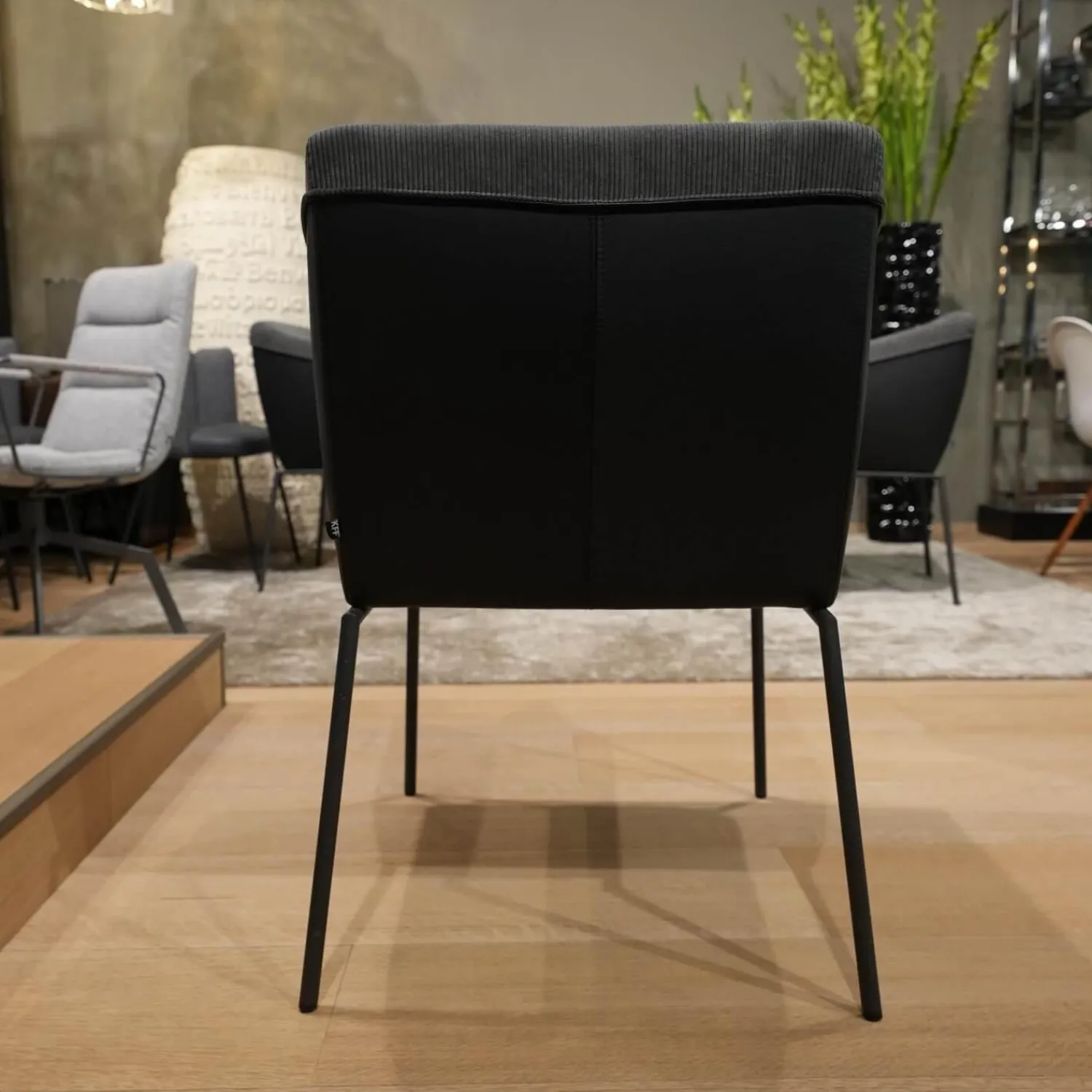 KFF Stuhlsets|4er-Set Armlehnstuhl Milo Bezug Innen Stoff Lisboa 1 Grau Außen Leder Glove Schwarz Gestell Struktur Anthrazit