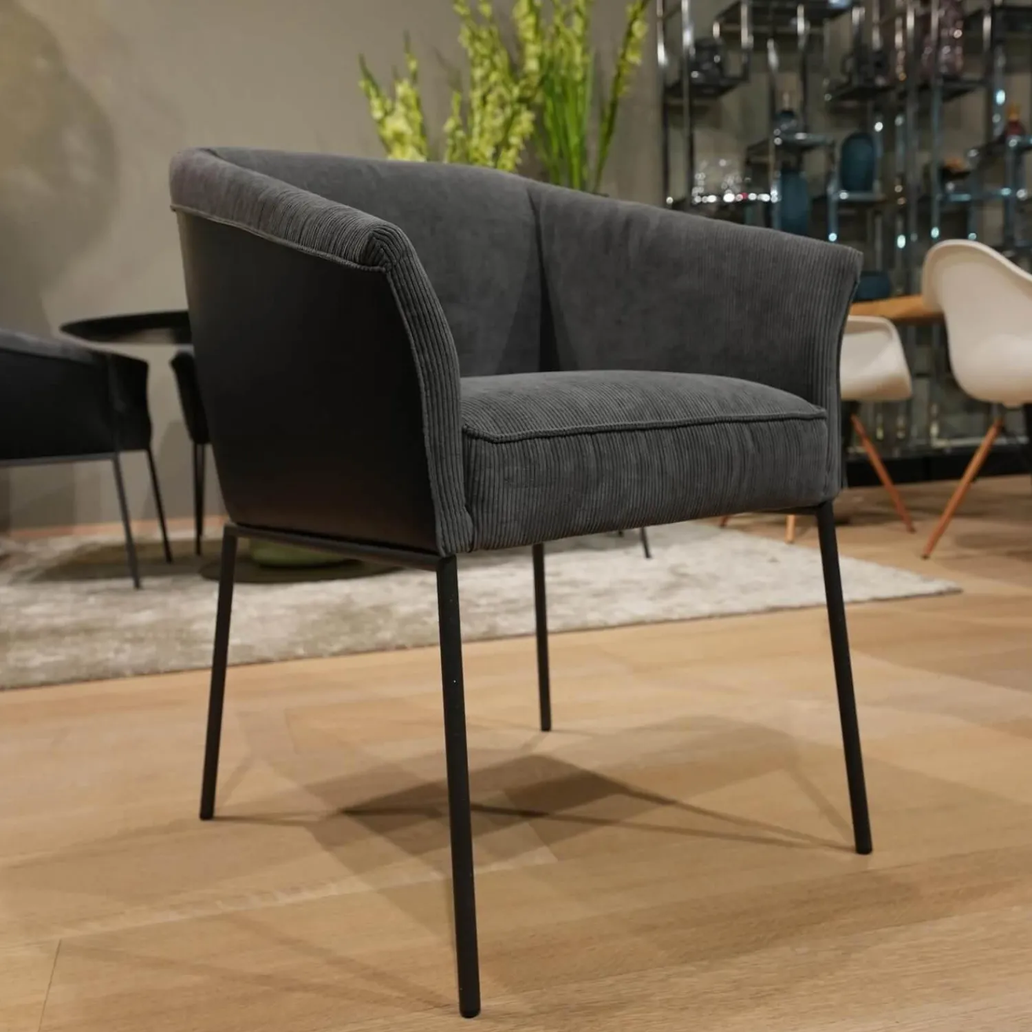 KFF Stuhlsets|4er-Set Armlehnstuhl Milo Bezug Innen Stoff Lisboa 1 Grau Außen Leder Glove Schwarz Gestell Struktur Anthrazit