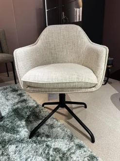 Christine Kröncke Stuhlsets|2er-Set Armlehnstuhl Sophie Innen Stoff Sama 072 Papyrus Creme Außen Leder Nature Lavagrau Gestell Schwarz Pulverbeschichtet