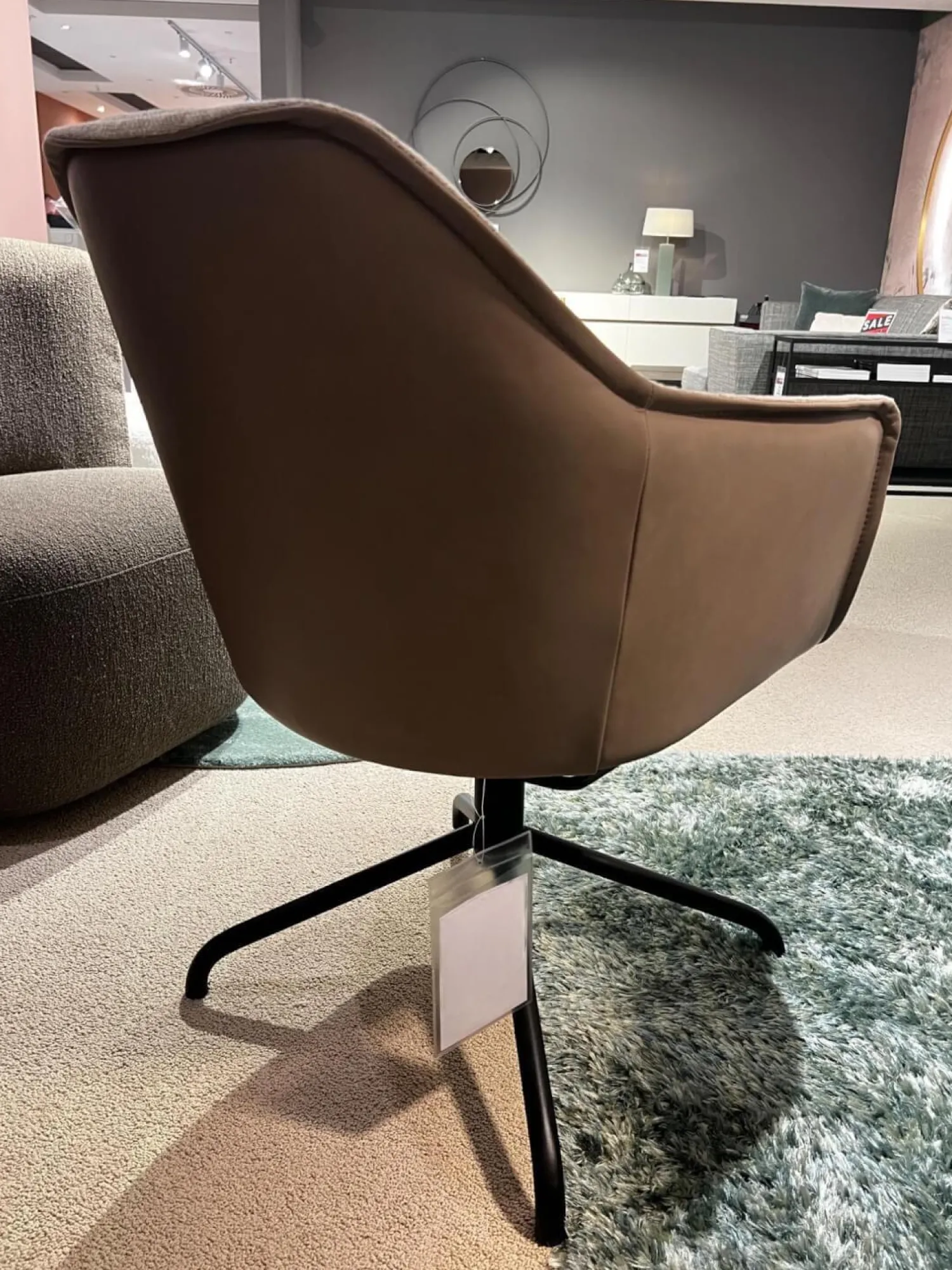 Christine Kröncke Stuhlsets|2er-Set Armlehnstuhl Sophie Innen Stoff Sama 072 Papyrus Creme Außen Leder Nature Lavagrau Gestell Schwarz Pulverbeschichtet