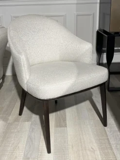 Rubelli Casa Stuhlsets|6er-Set Armlehnstuhl Virna Bezug Stoff Rubelli Fabthirty Bianco Creme Holzgestell Esche Gebeizt Moka Braun