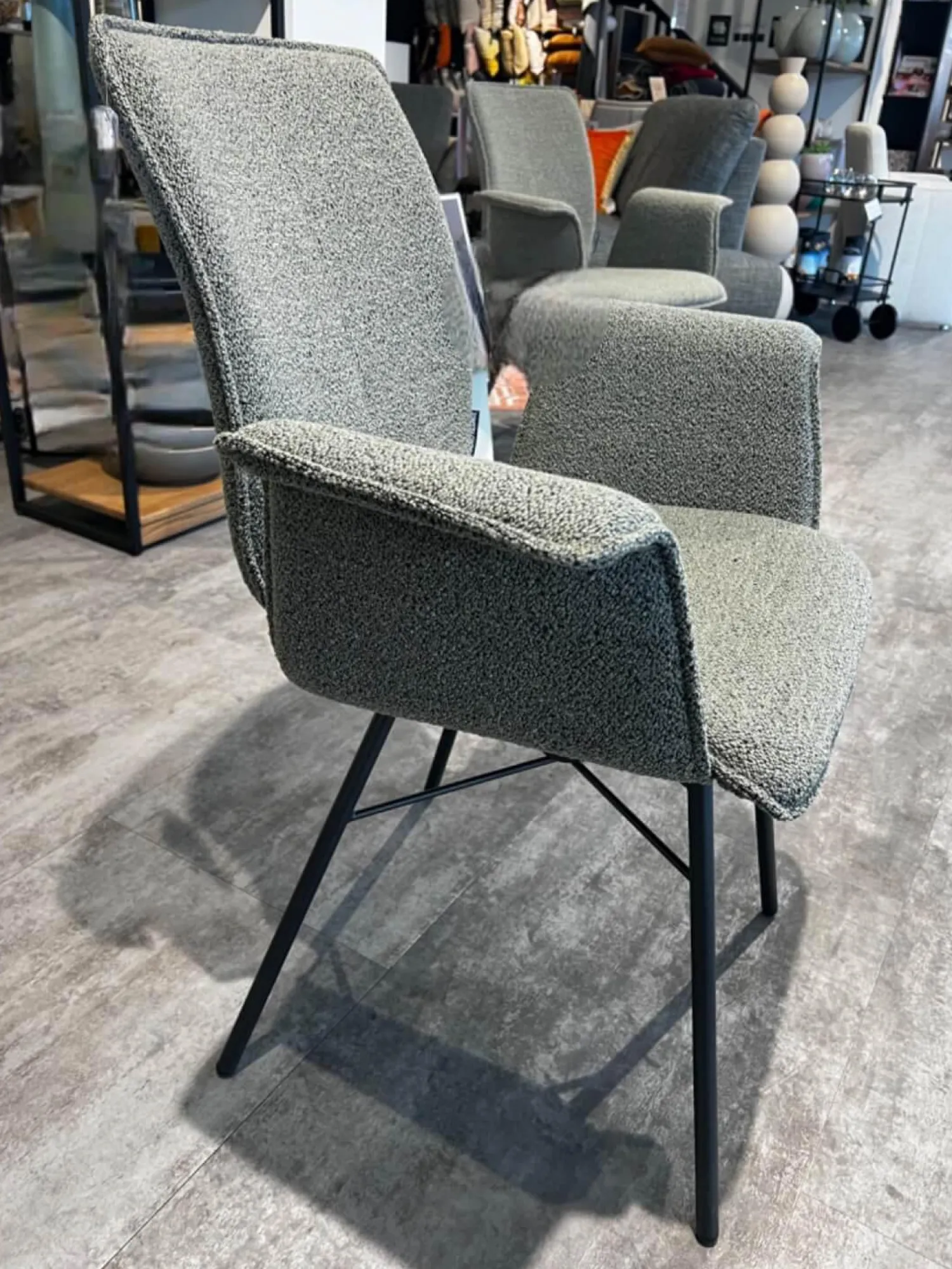 Raum.Freunde Stuhlsets|2er-Set Armlehnstuhl Yanis Stoff Alpine ALP203 Thyme Grau Gestell Anthrazit Schwarz