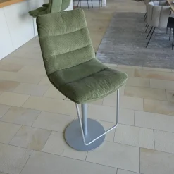 KFF Barhocker & Barstühle|3er-Set Barhocker Arva Stoff Lisboa 24 Grün Säulengestell Runde Bodenplatte Struktur Schwarz M02 Silber Drehbar Mit Höhenverstellung