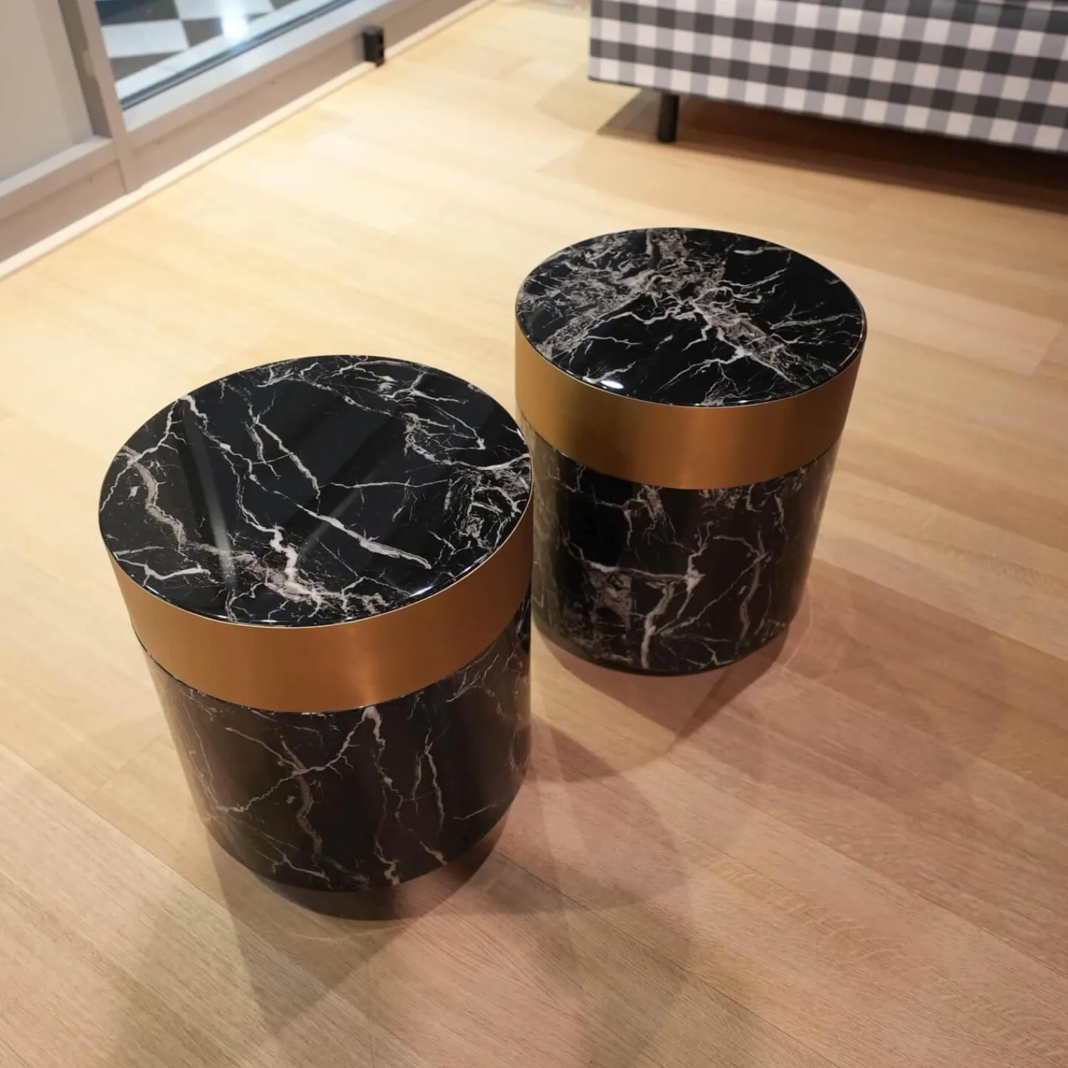 Eichholtz Beistelltische|2er-Set Beistelltisch Caron Schwarzer Kunstmarmor Mit Gebürstetem Messing Finish