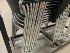 Brunner Stuhlsets|20er-Set Stapelstuhl mit Armlehnen Linos Schwarz auf Rollwagen