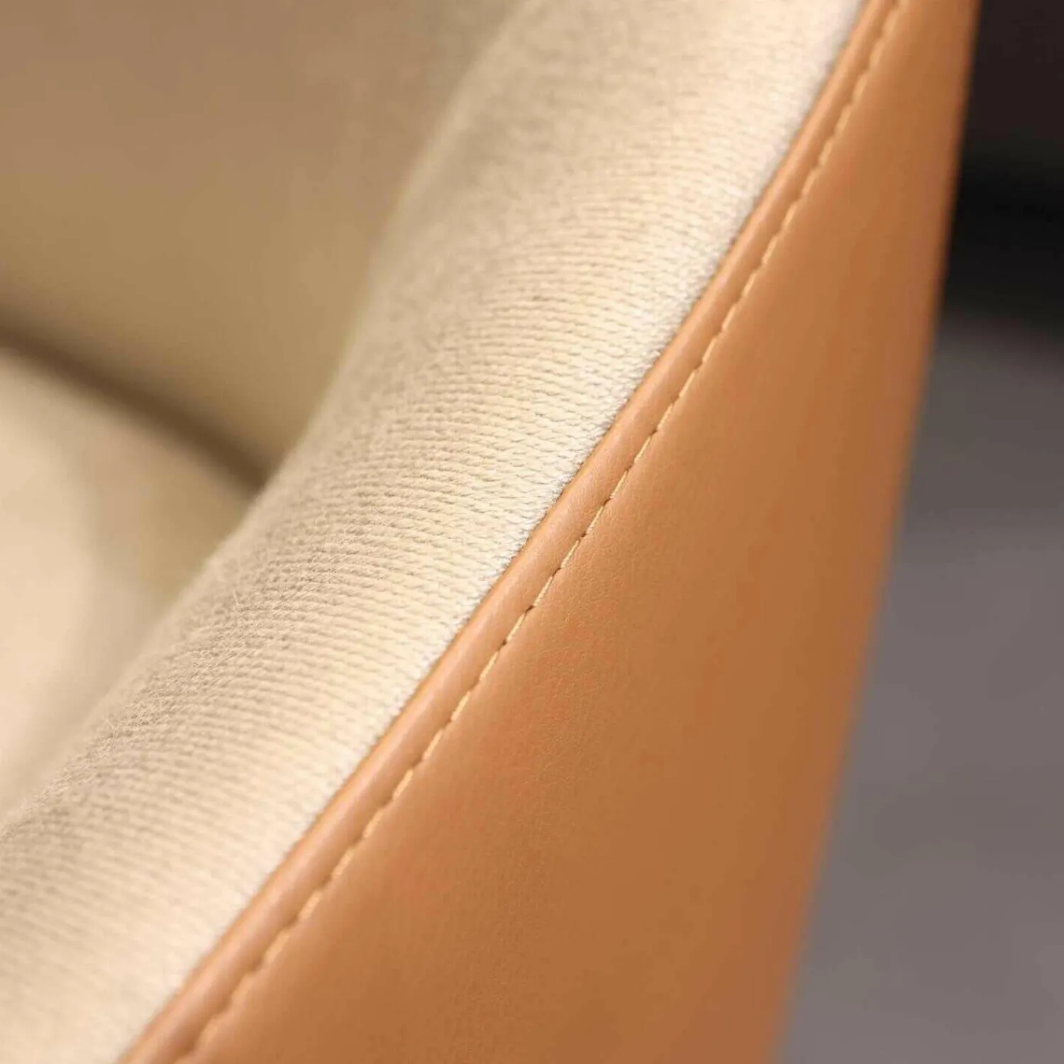 Christine Kröncke Stuhlsets|4er-Set Dean Armlehnstuhl Leder Nappa Seta 56 Copper Stoff Casanova 020 Beige