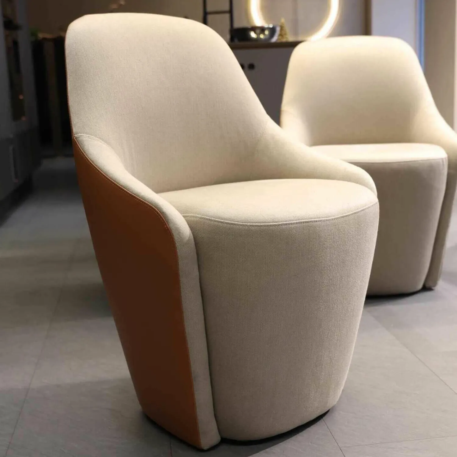 Christine Kröncke Stuhlsets|4er-Set Dean Armlehnstuhl Leder Nappa Seta 56 Copper Stoff Casanova 020 Beige