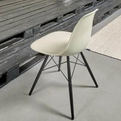 Vitra Stuhlsets|2er-Set Eames Plastik Side Chair DSW Sitzschale Kunststoff Kieselstein Gestell Ahorn Schwarz Lackiert