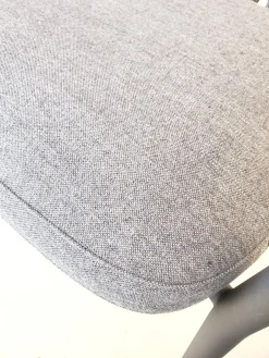 B&B Italia Essgruppen|Stuhlsets|6er-Set Erica Armlehnstuhl Stoff Sitzkissen Grau Rückenkissen Mehrfarbig Blau Rot Grün Füße Metall Grau Pulverbeschichtet