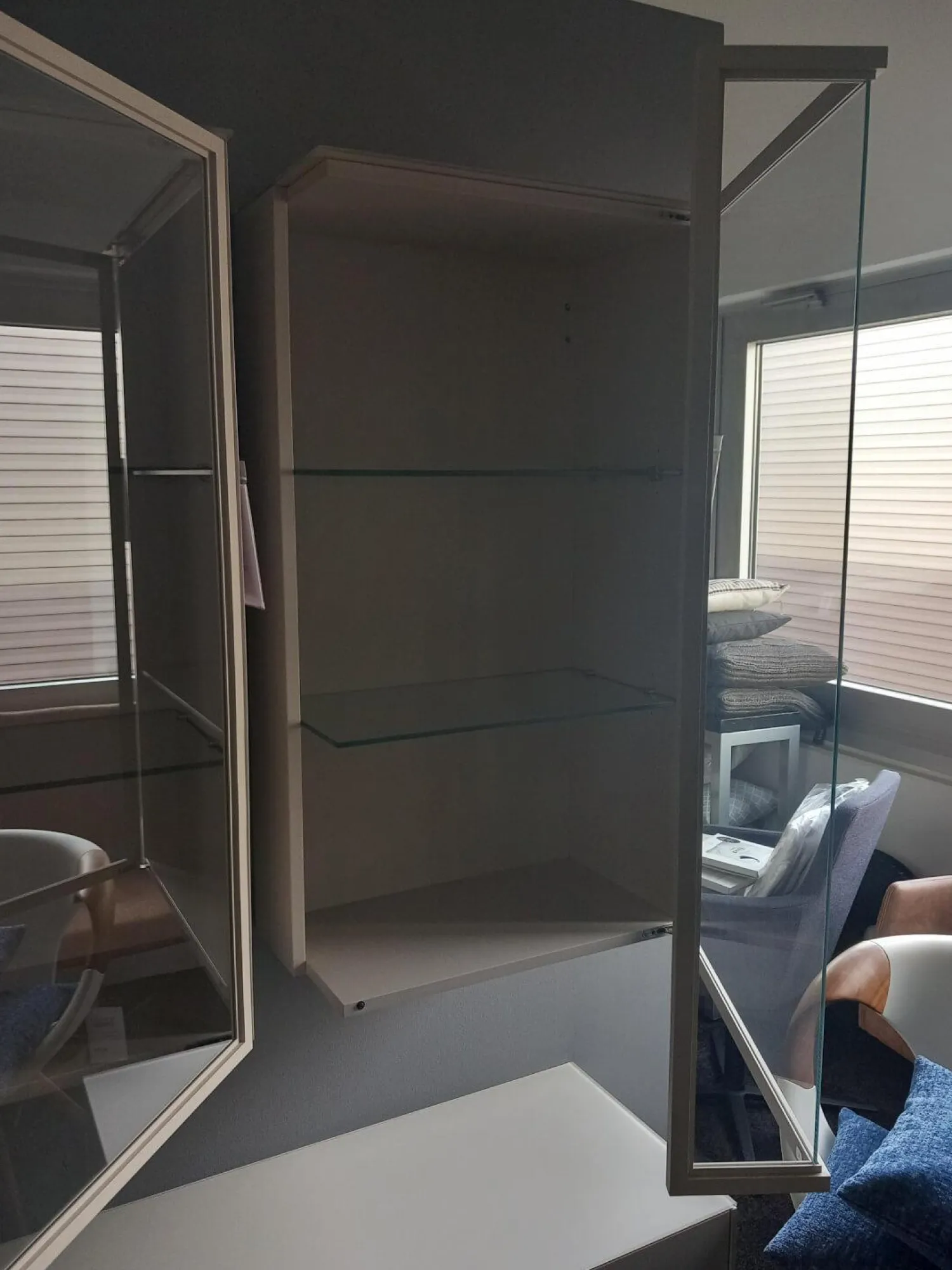 Sudbrock Vitrinen & Highboards|2er-Set Hängeschränke Cubo Glas Farbe Glattlack Kaschmir Grau Beige