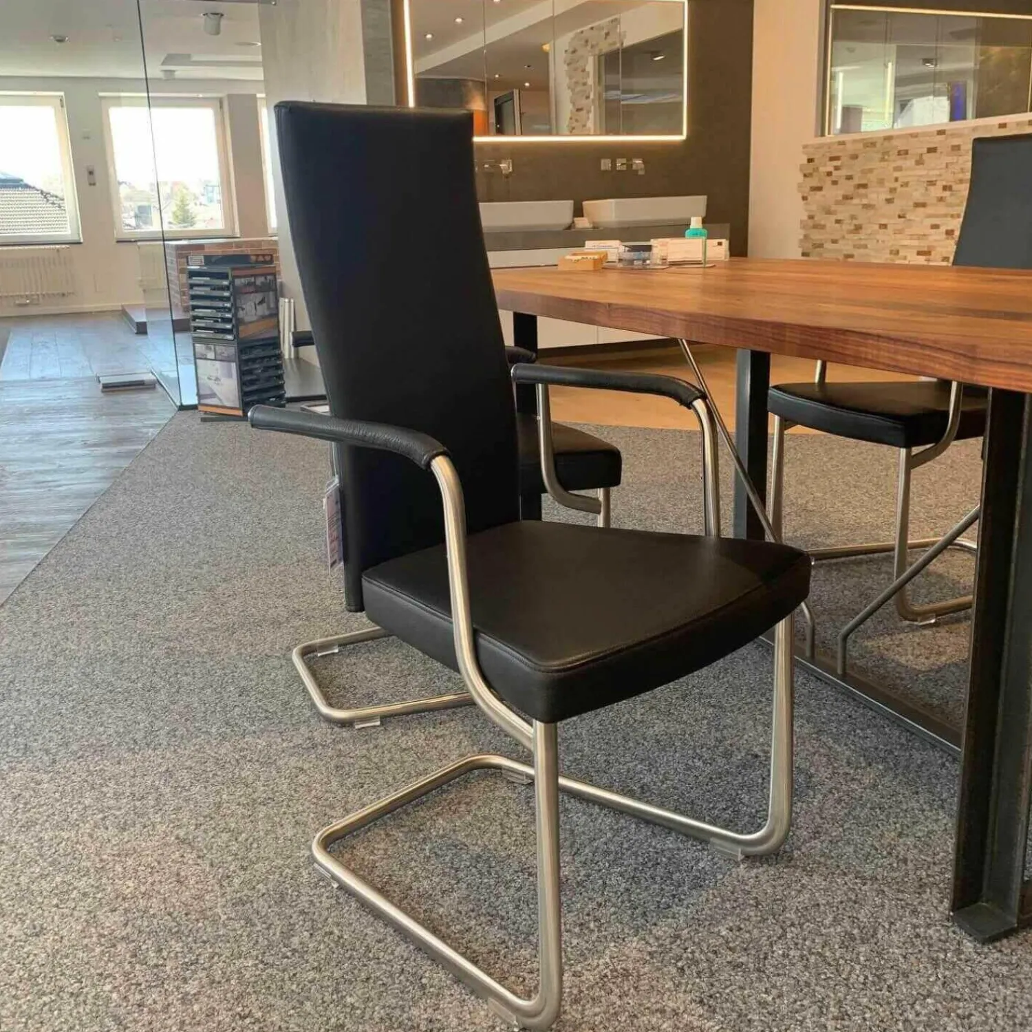 Tecta Stuhlsets|4er-Set Kragstuhl D26 1 PE Leder Schwarz Gestell Tube Aplati