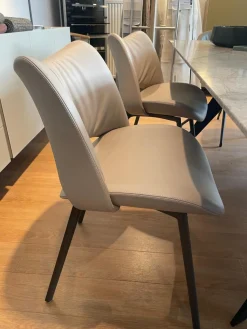 Poltrona Frau Stuhlsets|2er-Set Nice Leder 40 Cachemire Beige Füße Braun Lackiert