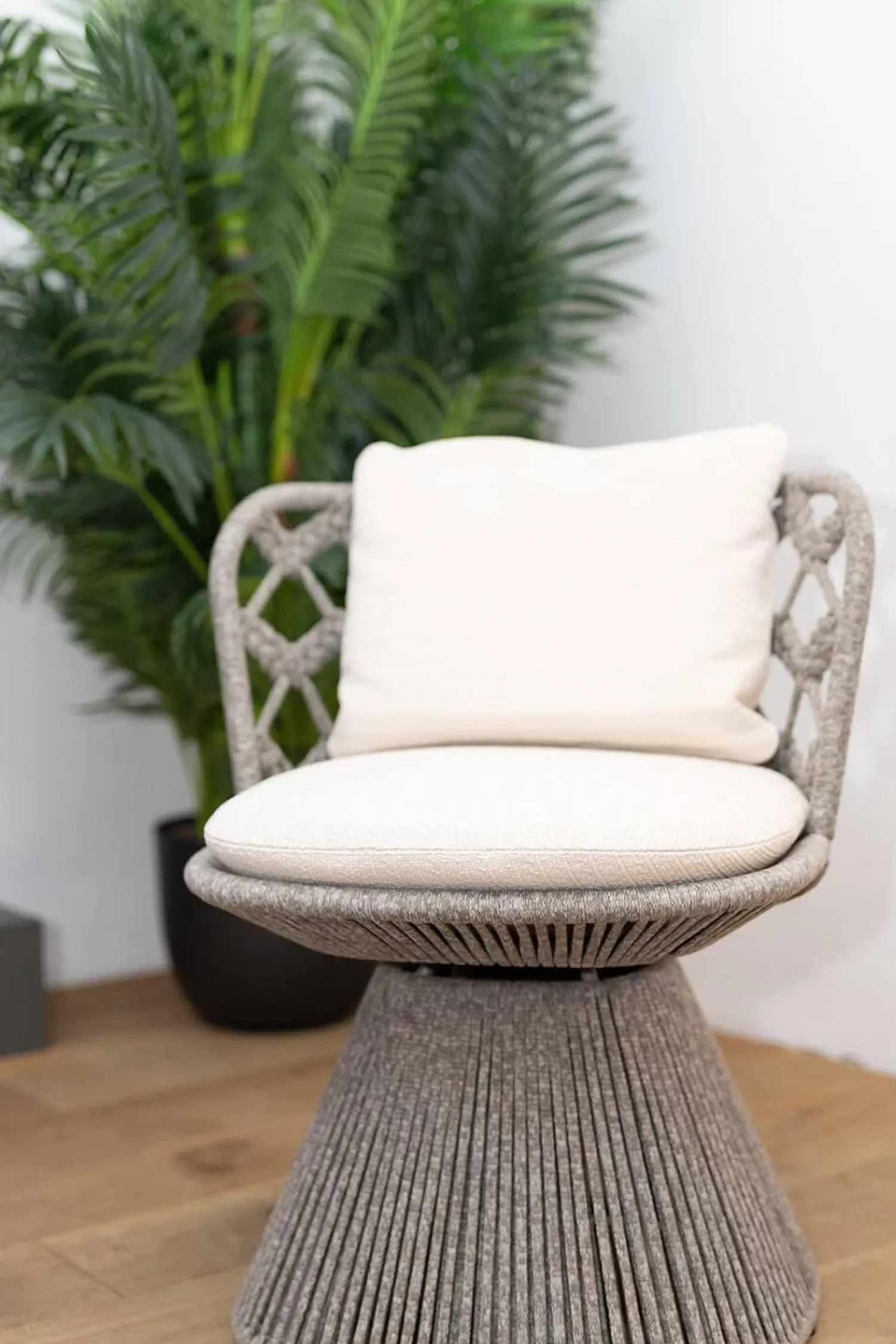 B&B Italia Gartenstühle|4er-Set Outdoorstuhl Flair Bezug Stoff Lilia Weiß Geflecht Taubengrau Gestell Tortora Lackiert