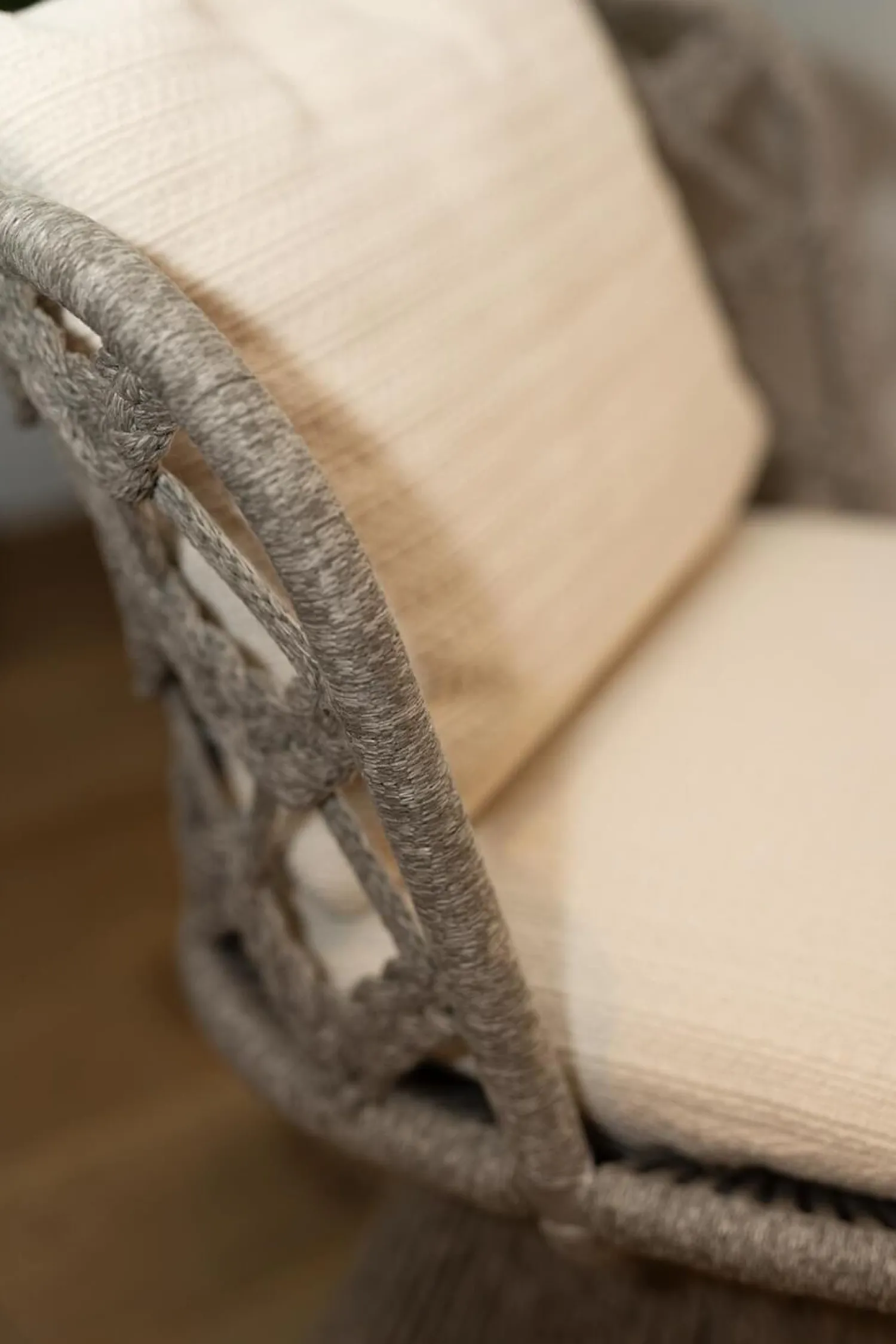 B&B Italia Gartenstühle|4er-Set Outdoorstuhl Flair Bezug Stoff Lilia Weiß Geflecht Taubengrau Gestell Tortora Lackiert