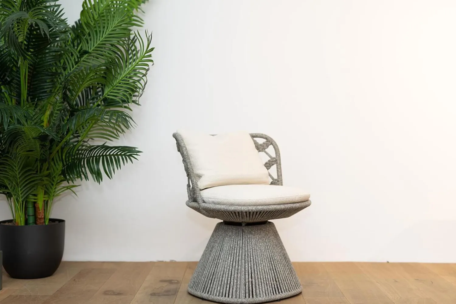 B&B Italia Gartenstühle|4er-Set Outdoorstuhl Flair Bezug Stoff Lilia Weiß Geflecht Taubengrau Gestell Tortora Lackiert