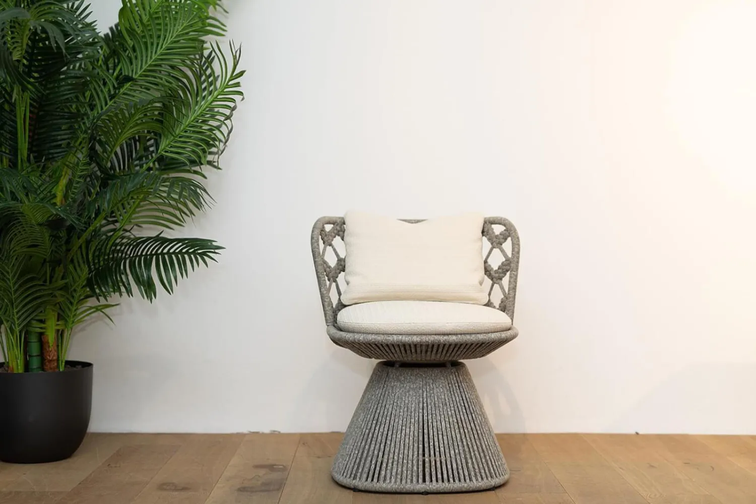 B&B Italia Gartenstühle|4er-Set Outdoorstuhl Flair Bezug Stoff Lilia Weiß Geflecht Taubengrau Gestell Tortora Lackiert