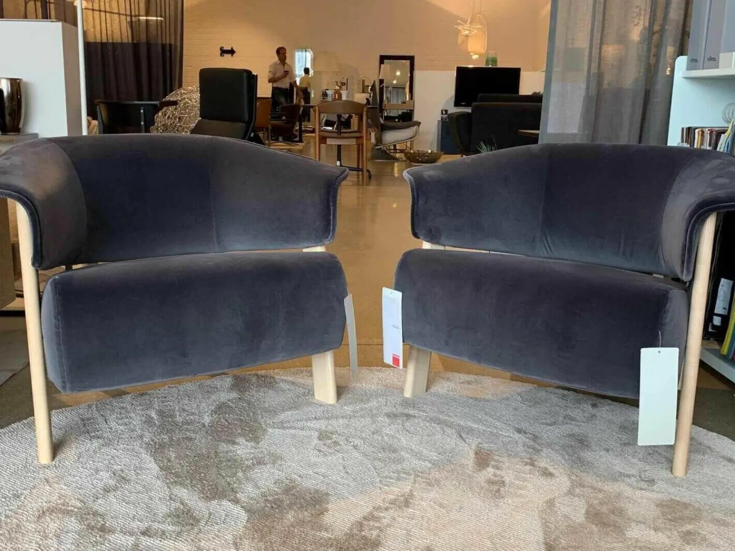 Cassina Stuhlsets|2er-Set Sessel 571 Back Wing Stoffgruppe 0 Velours Grau (auch als Einzelstück zu verkaufen)