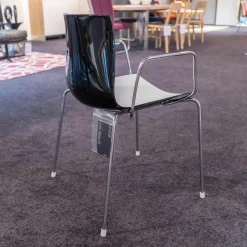 Arper Stuhlsets|2er-Set Stühle Catifa 46 Schwarz Vierfussgestell Chrom mit Schale Zweifarbig PO00209 Schwarz/Weiß