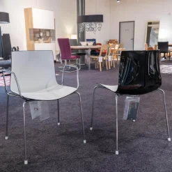 Arper Stuhlsets|2er-Set Stühle Catifa 46 Schwarz Vierfussgestell Chrom mit Schale Zweifarbig PO00209 Schwarz/Weiß