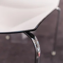 Arper Stuhlsets|2er-Set Stühle Catifa 46 Schwarz Vierfussgestell Chrom mit Schale Zweifarbig PO00209 Schwarz/Weiß