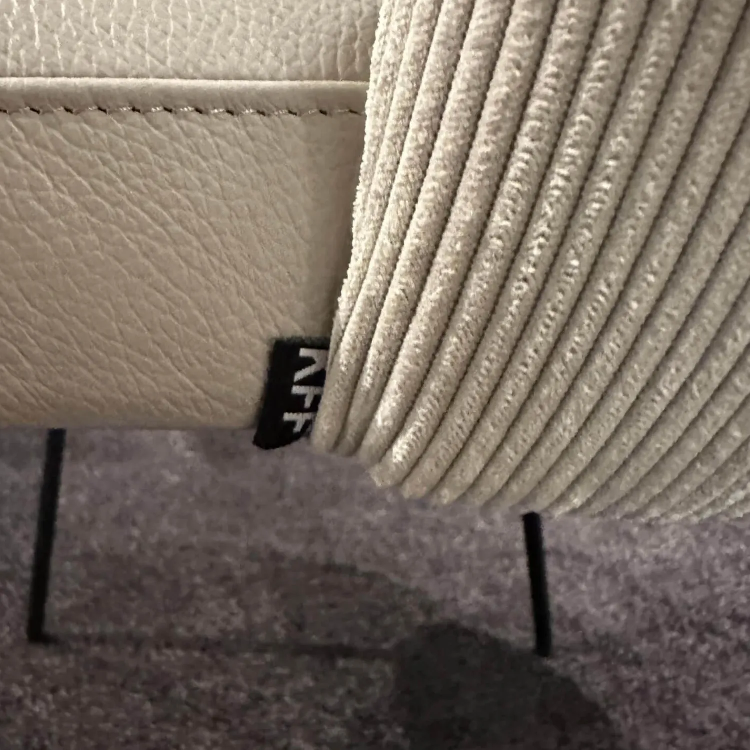 KFF Stuhlsets|6er-Set Stühle Gaia Lehne Stoff Lisboa Weiß Sitzfläche Leder Grau Creme Rundrohr Schwarz