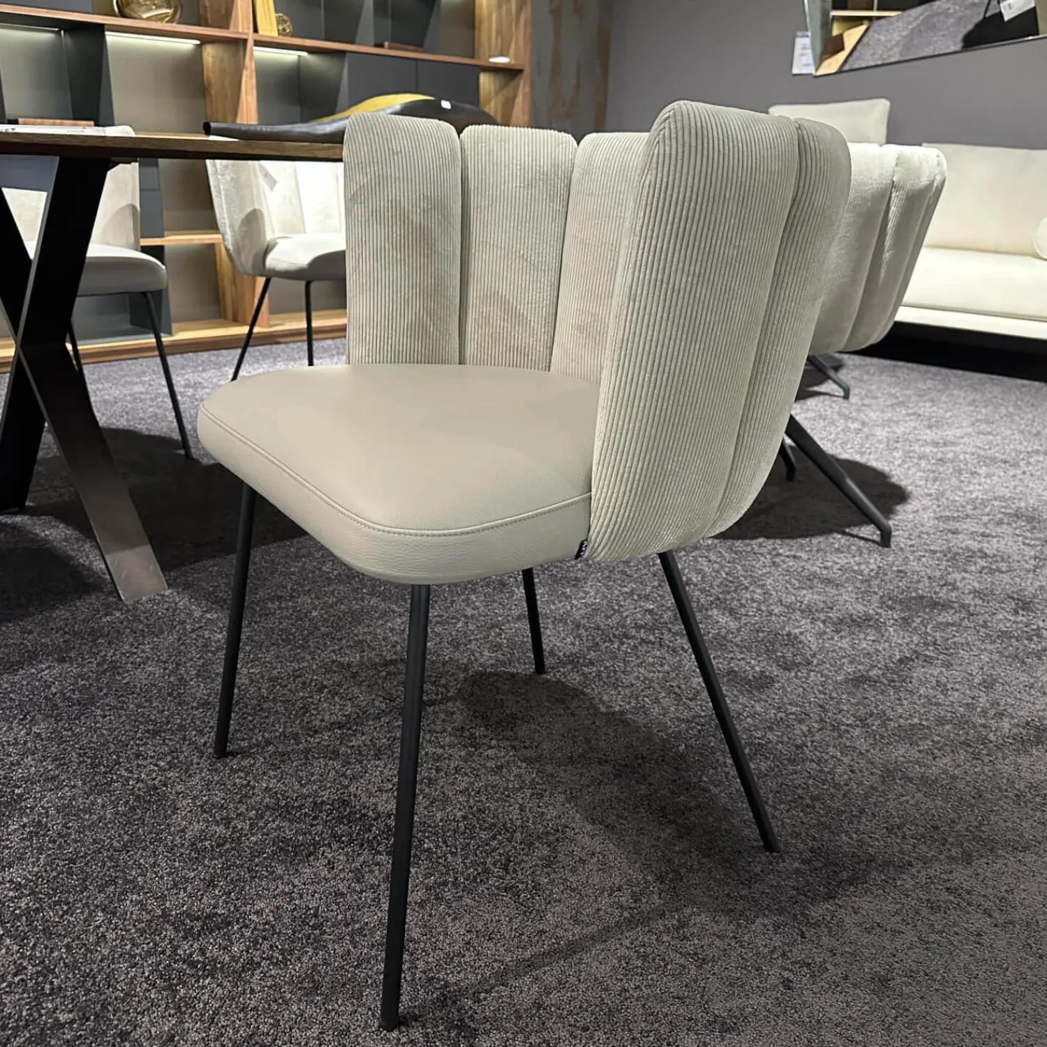 KFF Stuhlsets|6er-Set Stühle Gaia Lehne Stoff Lisboa Weiß Sitzfläche Leder Grau Creme Rundrohr Schwarz