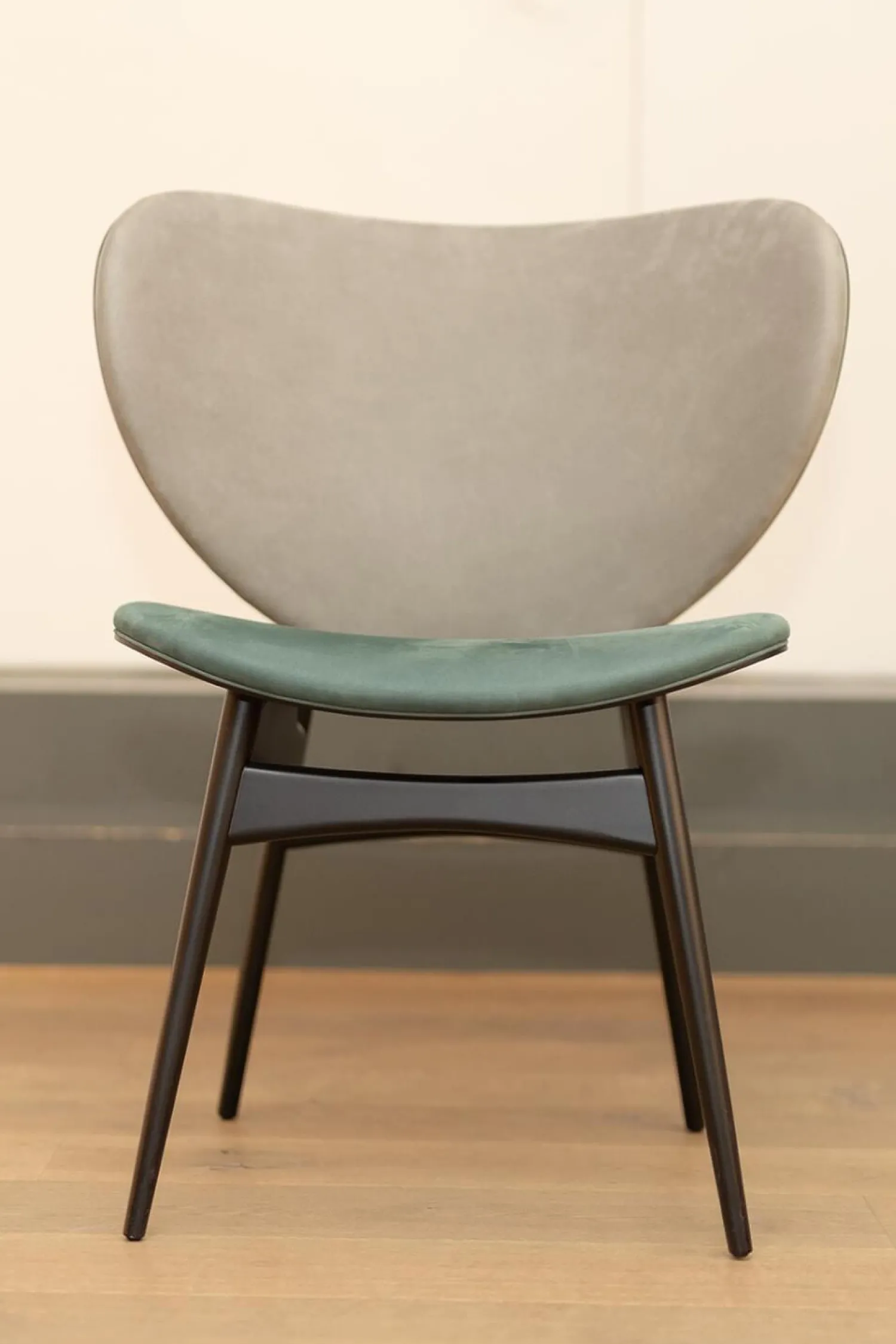 Baxter Stuhlsets|2er-Set Stuhl Alma Bezug Leder Kashmir Sitz Petrol Blau Rücken Mousse Grau Füße Schwarz Lack