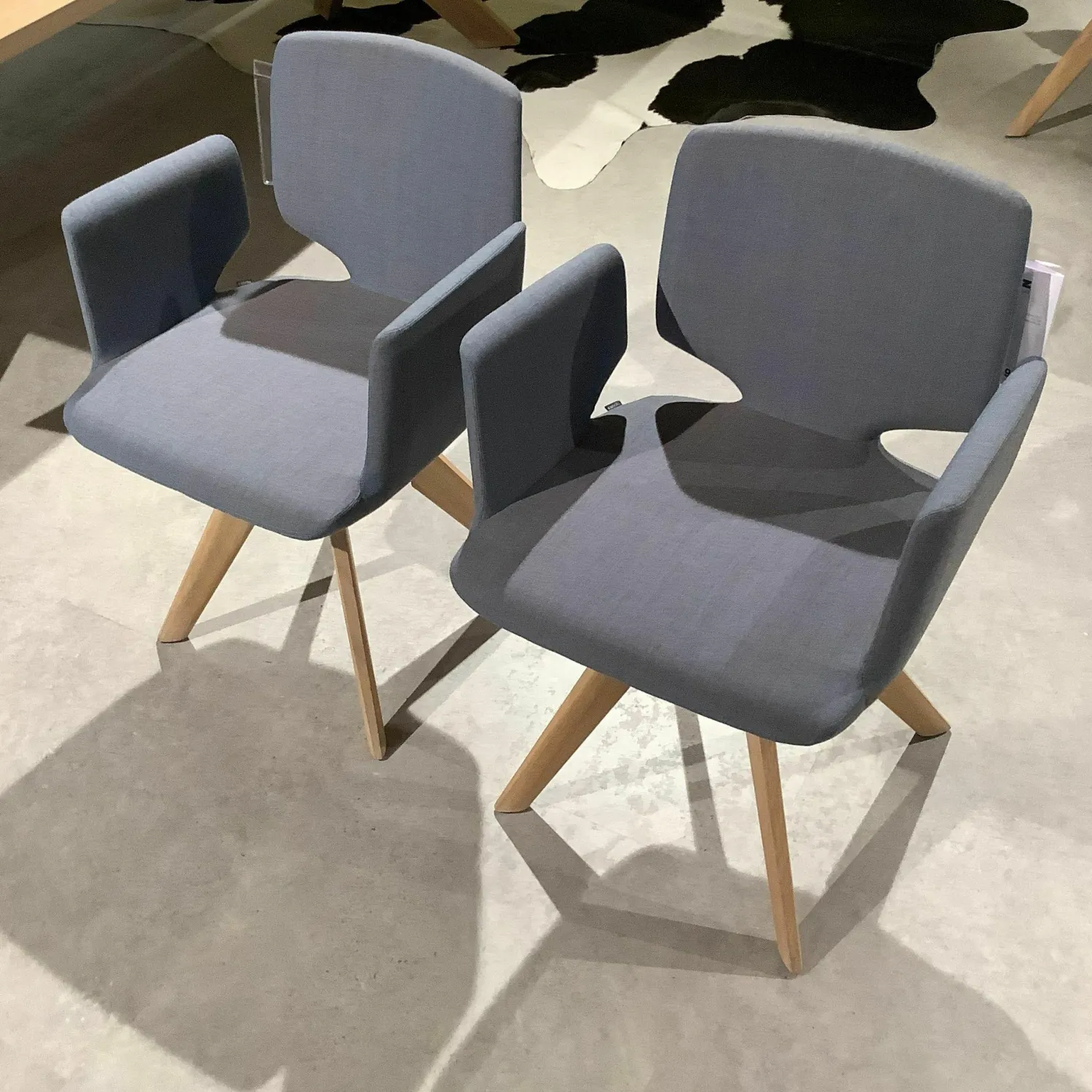 Team 7 Stuhlsets|2er-Set Stuhl Aye Asdma Stoff Canvas Hellblau Füße Eiche Weißöl Drehgestell