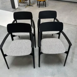 Poliform Stuhlsets|4er-Set Stuhl Curve Stoff E Skyros 04 Visione Grau Gestell Ulme Schwarz