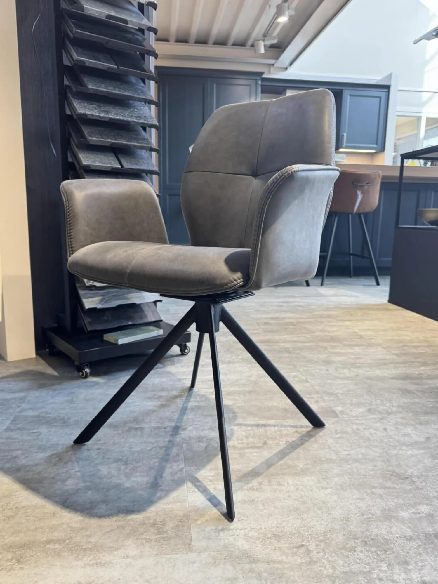 Global Stuhlsets|6er-Set Stuhl Dinner Stoff Microfaser Ledo Grau Gestell 1x Stativ Drehbar Metall Schwarz 1x Stativ Fest Metall Schwarz Und 4x Kufen Eisen Schwarz