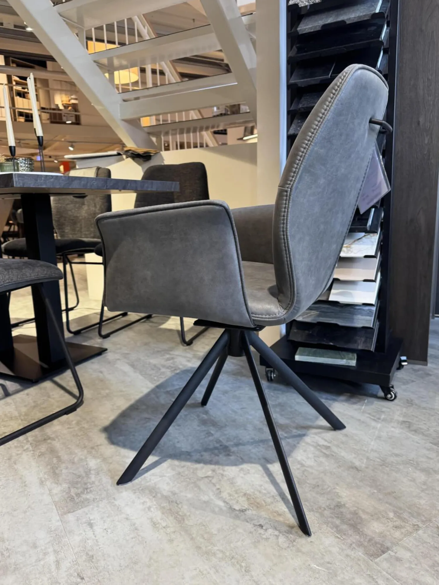 Global Stuhlsets|6er-Set Stuhl Dinner Stoff Microfaser Ledo Grau Gestell 1x Stativ Drehbar Metall Schwarz 1x Stativ Fest Metall Schwarz Und 4x Kufen Eisen Schwarz