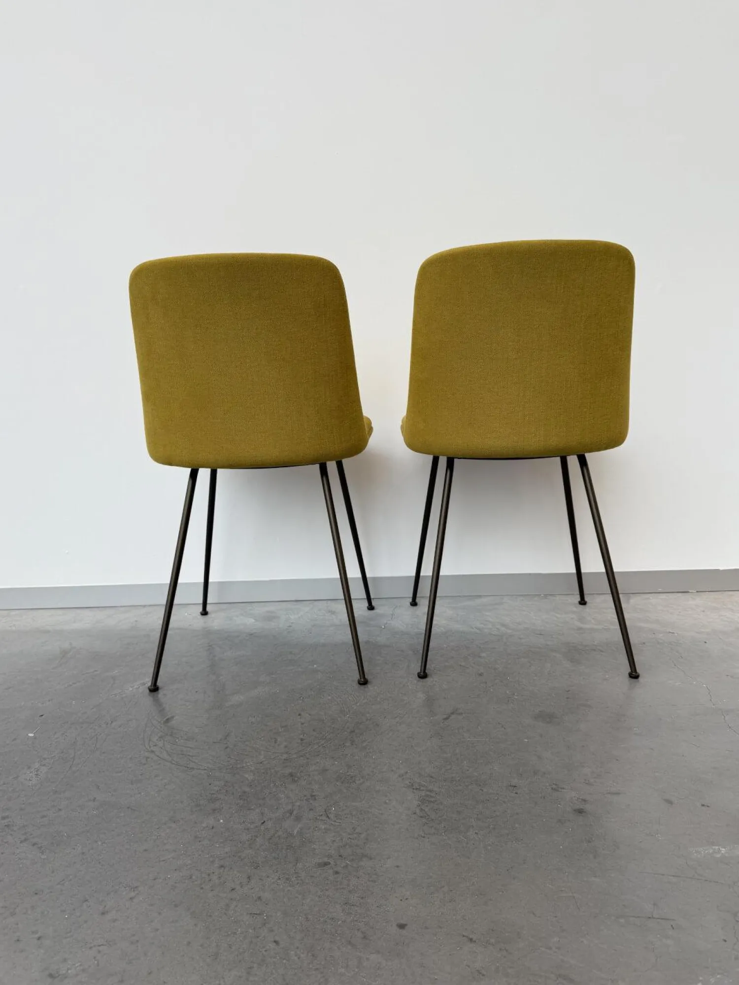 &tradition Stuhlsets|2er-Set Stuhl Rely Stoff Tube Base Hot Madison 528 Gelb Gestell Aluminium Bronze Schwarz Mit Plastikgleitern