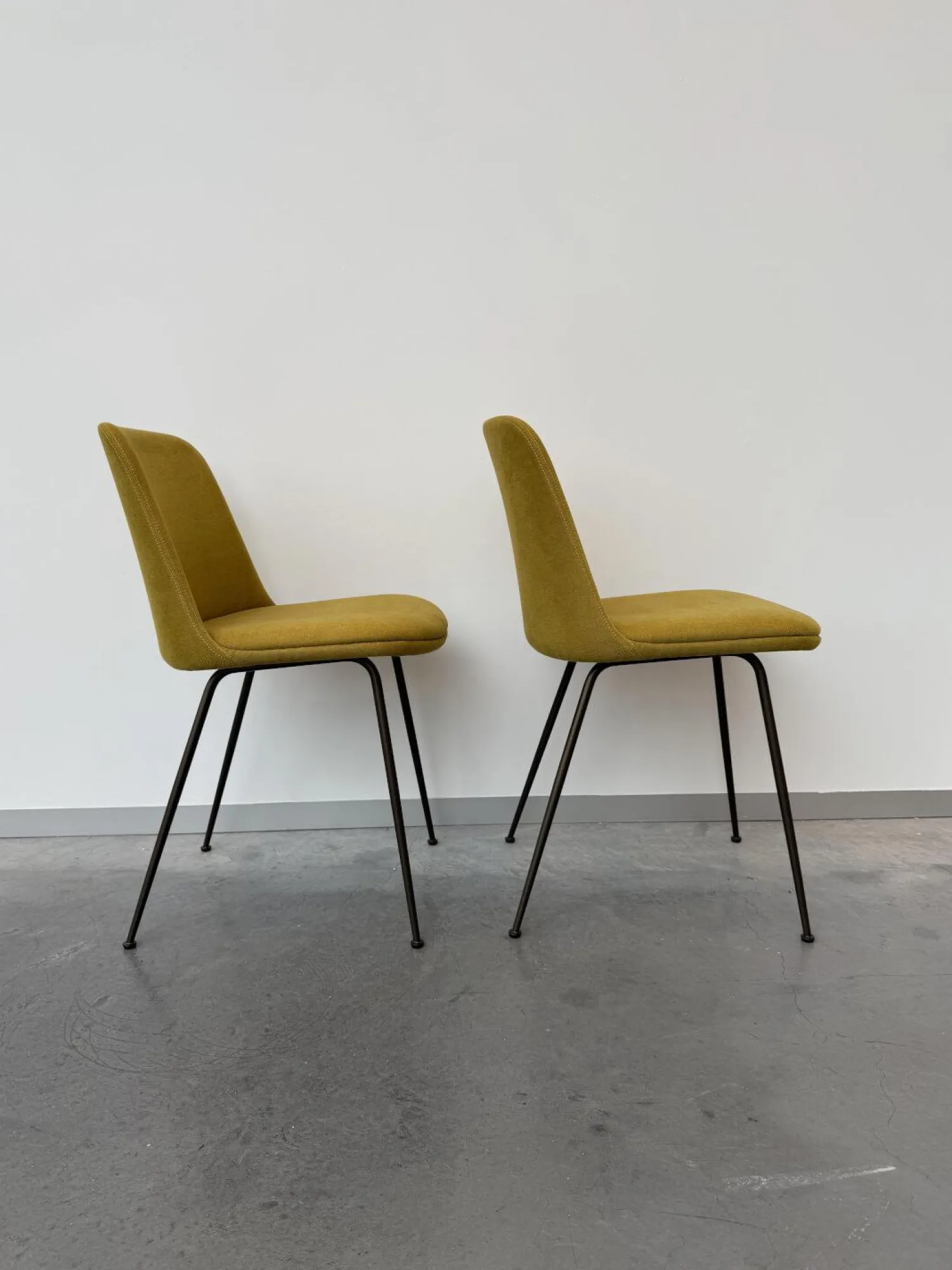 &tradition Stuhlsets|2er-Set Stuhl Rely Stoff Tube Base Hot Madison 528 Gelb Gestell Aluminium Bronze Schwarz Mit Plastikgleitern