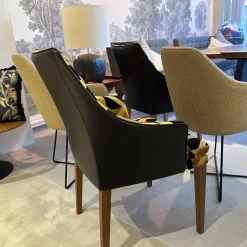 Bielefelder Werkstätten Stuhlsets|2er-Set Stuhl Saloni Stoff Jim Thompson Syncopation Topaz Schwarz Gold Rücken Leder Provonce Schwarz Fuß Nussbaum Geölt