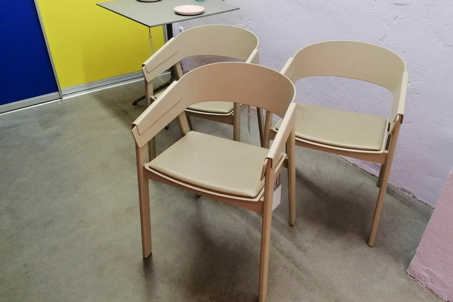 Muuto Stuhlsets|3er-Set Stuhlset Cover Armchair Refine Leder Stone Graubeige Gestell Lackierte Buche