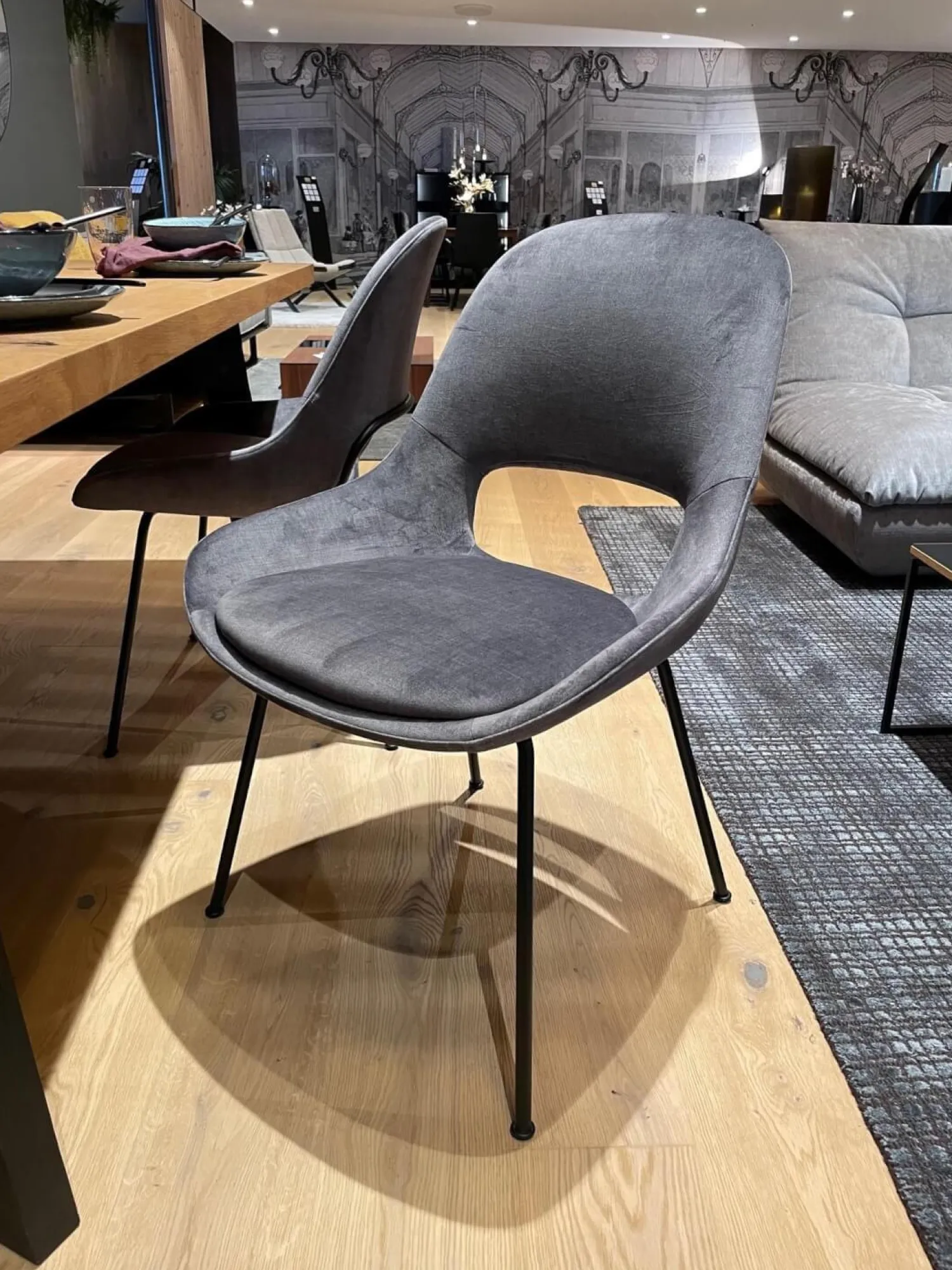 Freifrau Stuhlsets|5er-Set Theia Stühle Stoff Smart Elephant Grau Stahlgestell Tiefschwarz