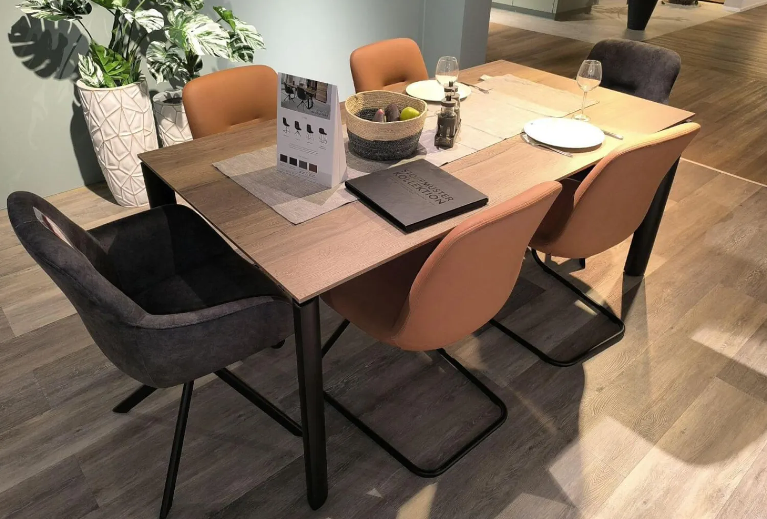 Nobilia Essgruppen|Essgruppe 434017 Sessel Stoff 746 Storm Grey Grau Stuhl Stoff 749 Cognac Braun Tisch Eiche Havanna Nachbildung Füße Schwarz