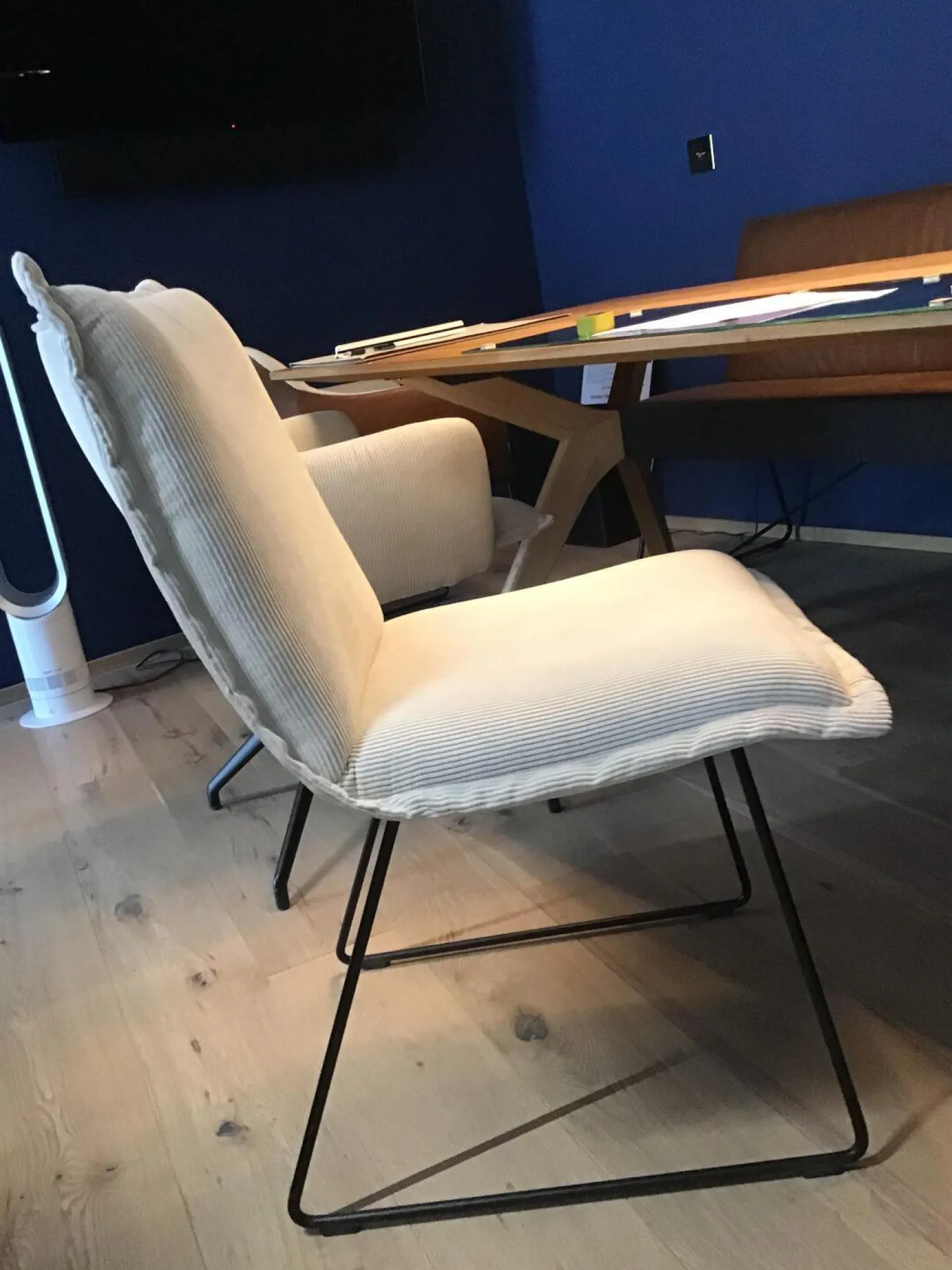 Haas Essgruppen|Essgruppe 3 Stühle Und Eckbank Mason Leder Rawhide Cognac Braun Und Stoff Lisboa 5 Beige Gestell Schwarz, inkl. Tisch