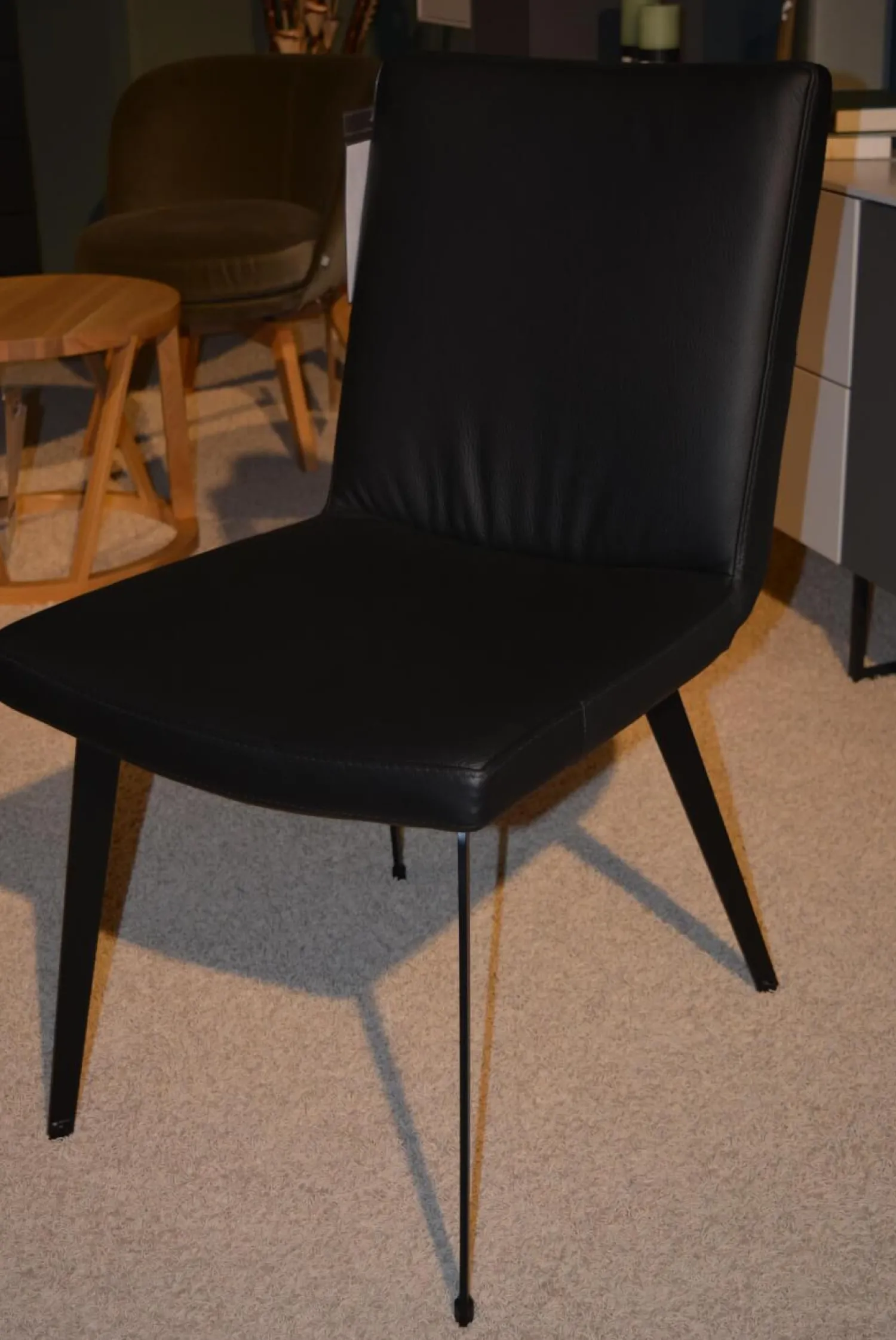 WK Wohnen Esstische|Essgruppe 812 Verkehrsschwarz Mit Stühlen 732 Leder 1 Nero