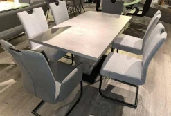 Niehoff Essgruppen|Essgruppe Dillan Stoff 921 Florida Silver Grau Und Stoff 929 Florida Grey Grau Gestell Eisen Schwarz Tisch Beton Dekor Grau