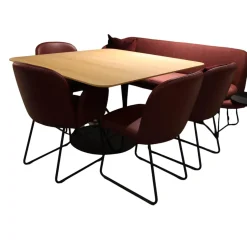 K+W Essgruppen|Essgruppe Gallery Bank Stoff 0575 12 Rosewood Rot Stühle Leder Bronko Bordeaux Rot Gestell Metall Schwarz Lackiert Tischplatte Wildeiche Bianco Lackiert