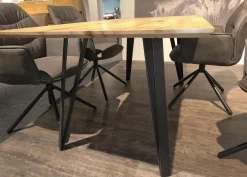 Niehoff Essgruppen|Essgruppe Taiga Tappas Sessel Stoff Aberdeen Anthrazit Gestell Eisen Schwarz Tisch Balkeneiche Natur Massiv