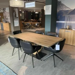Voglauer Essgruppen|Essgruppe V-Galvino Tischplatte Alteiche Rustiko Stühle Nappaleder Rind Schwarz