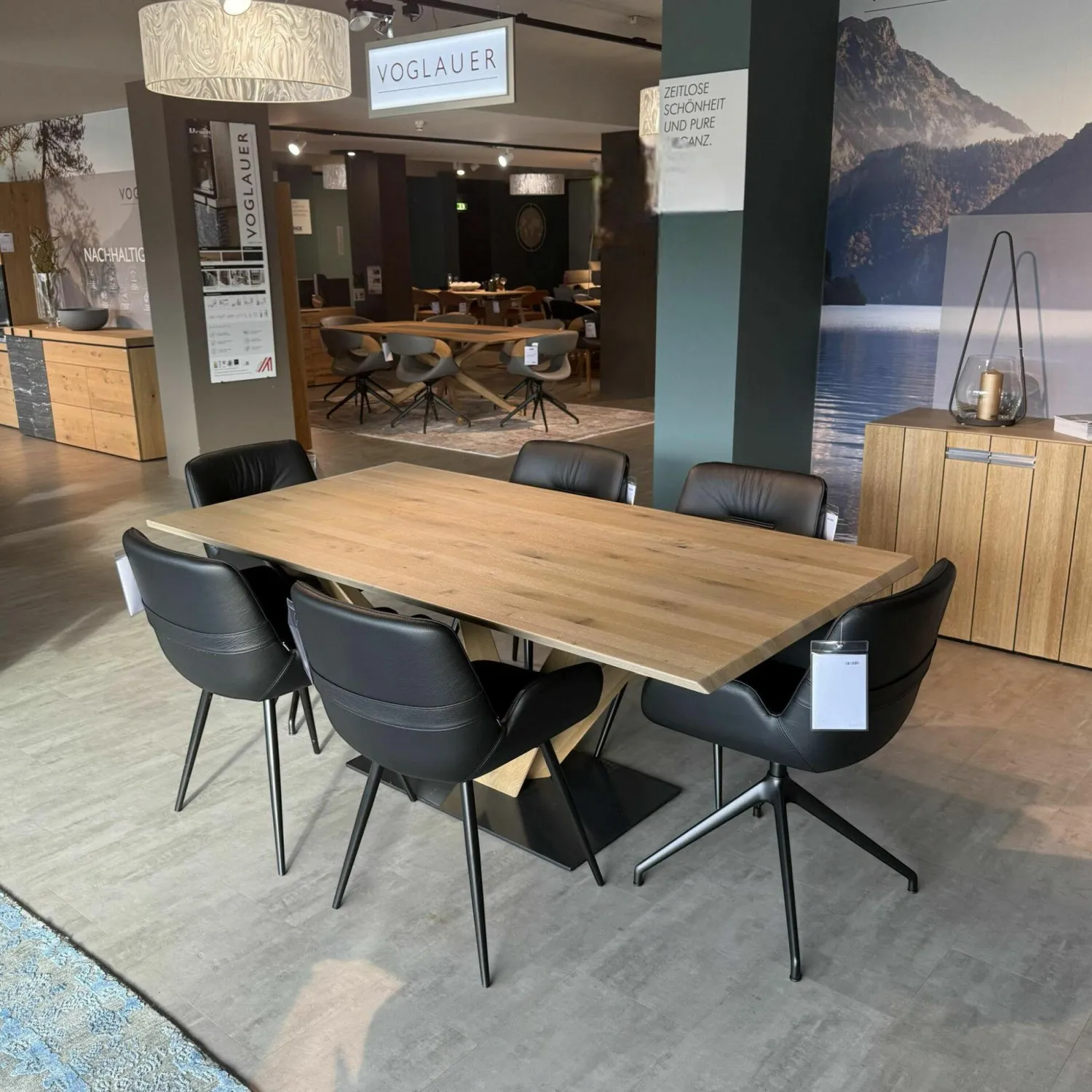 Voglauer Essgruppen|Essgruppe V-Galvino Tischplatte Alteiche Rustiko Stühle Nappaleder Rind Schwarz