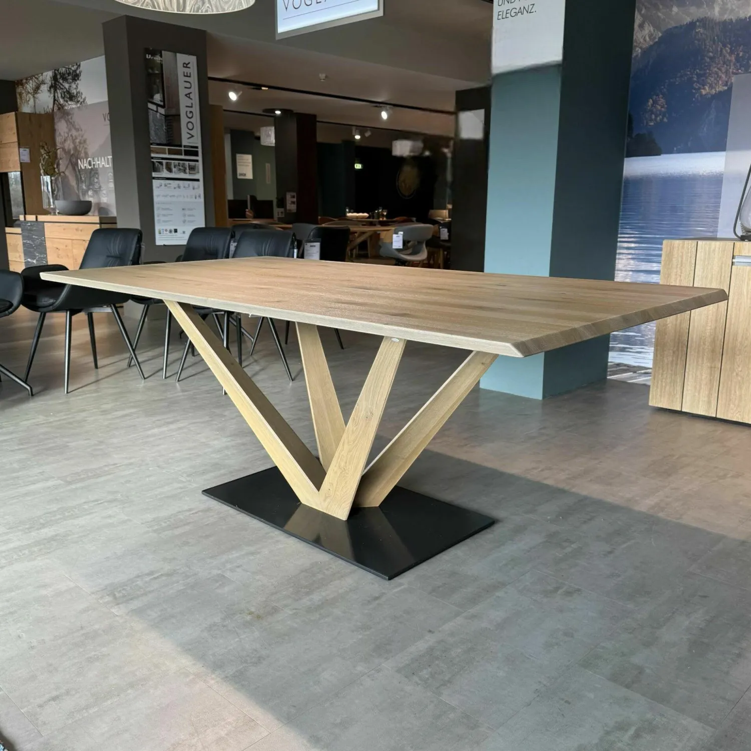 Voglauer Essgruppen|Essgruppe V-Galvino Tischplatte Alteiche Rustiko Stühle Nappaleder Rind Schwarz