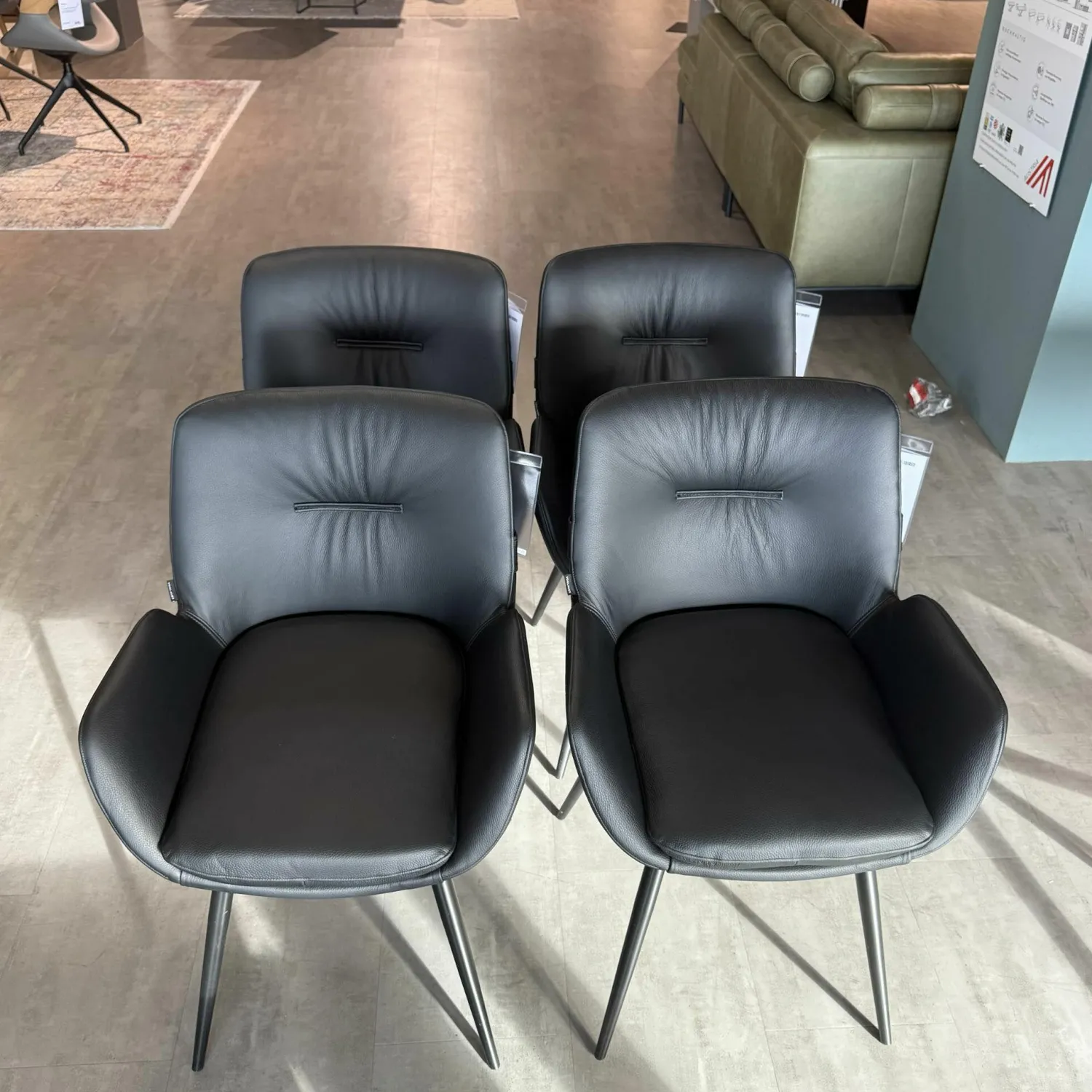 Voglauer Essgruppen|Essgruppe V-Galvino Tischplatte Alteiche Rustiko Stühle Nappaleder Rind Schwarz