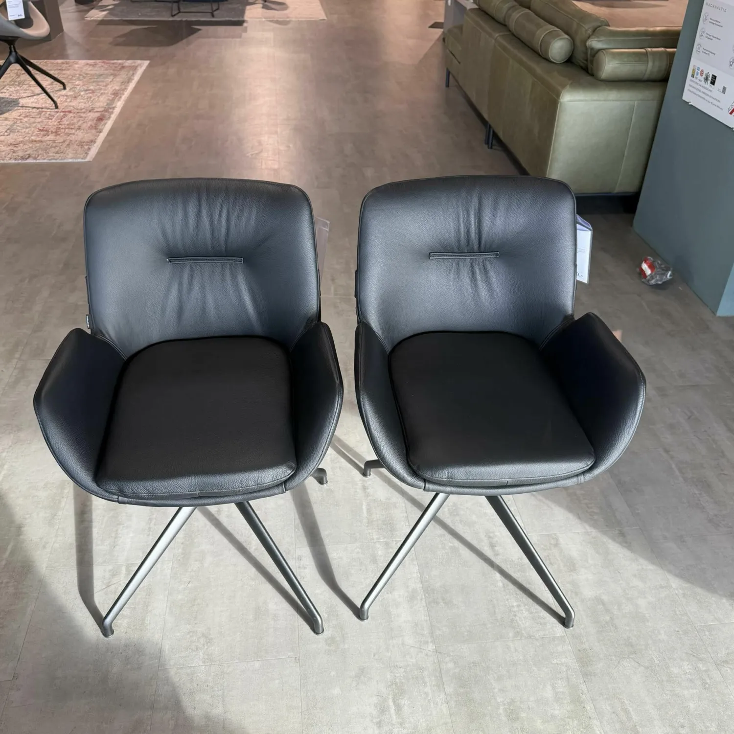 Voglauer Essgruppen|Essgruppe V-Galvino Tischplatte Alteiche Rustiko Stühle Nappaleder Rind Schwarz