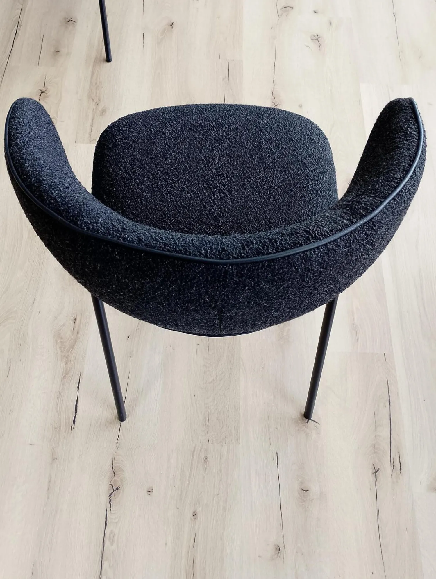 Voglauer Essgruppen|Essgruppe Vtektura Living Tisch Wildeiche Rustiko Schwarz Bank Und Stühle Stoff Select Mineralblau Und Schwarz Gestell Metall