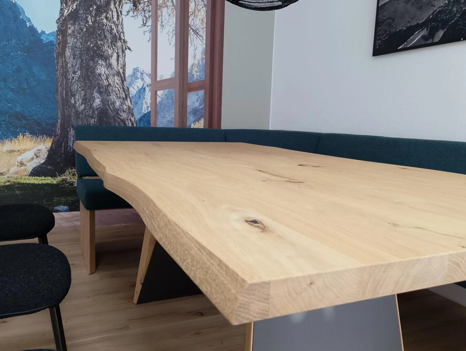 Voglauer Essgruppen|Essgruppe Vtektura Living Tisch Wildeiche Rustiko Schwarz Bank Und Stühle Stoff Select Mineralblau Und Schwarz Gestell Metall